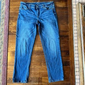 White House Black Market Slim Crop size 6